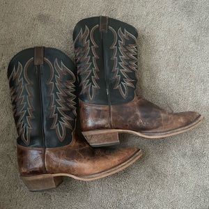 Justin boots men’s sz 12 EE (  wide width  ) leather cowboy boots